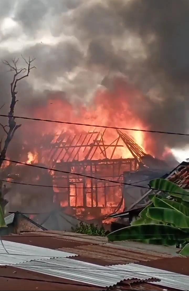 9 Ilir Palembang Dilalap Si Jago Merah, Warga Panik Menyelamatkan Diri