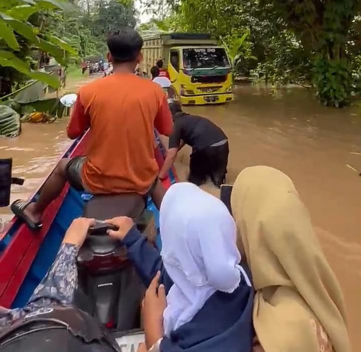 SMKN 3 OKU Pulangkan Siswa Lebih Awal, Antisipasi Banjir Sungai Ogan