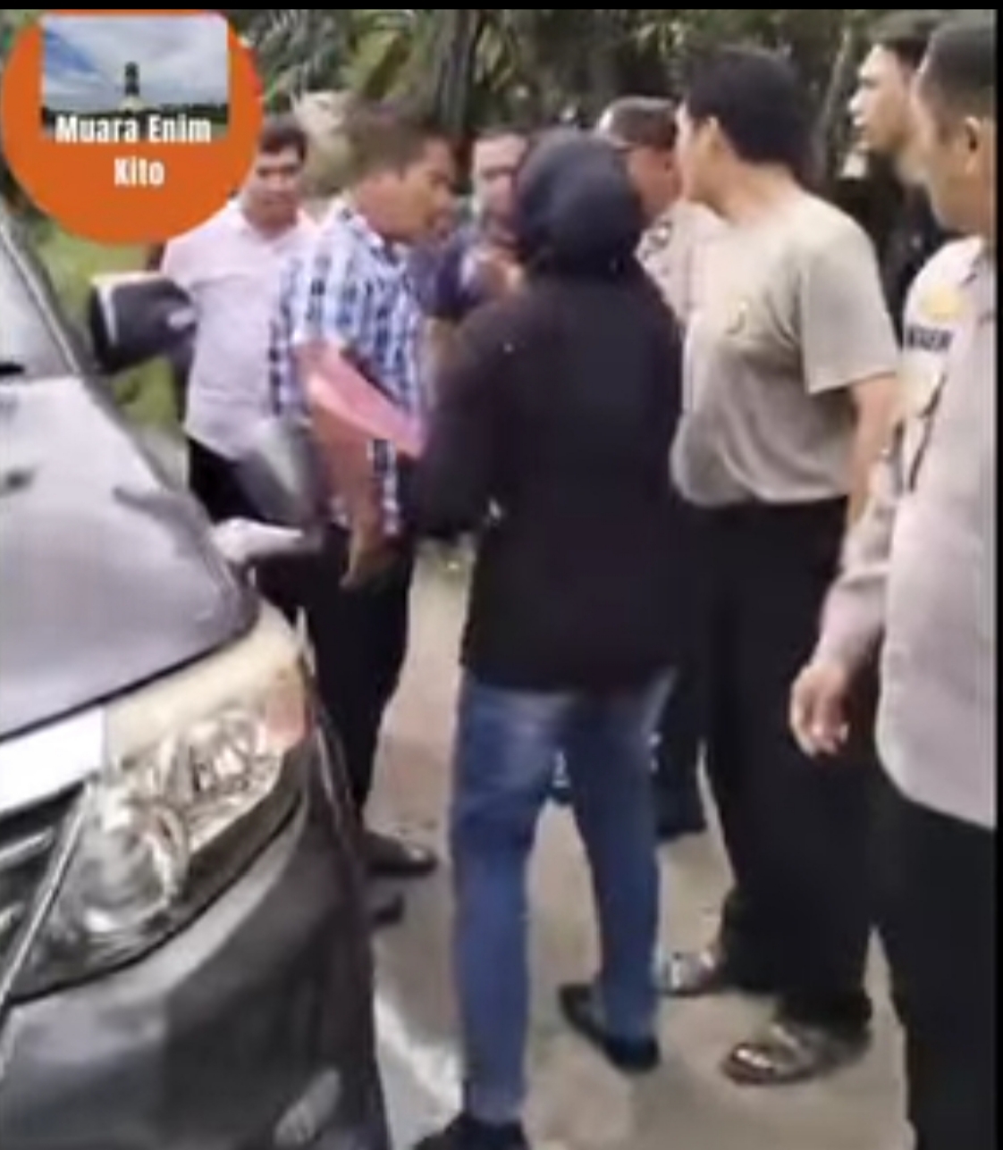 Kades Tanjung Terang dicegat Polisi dan Digiring ke Polres Muara Enim